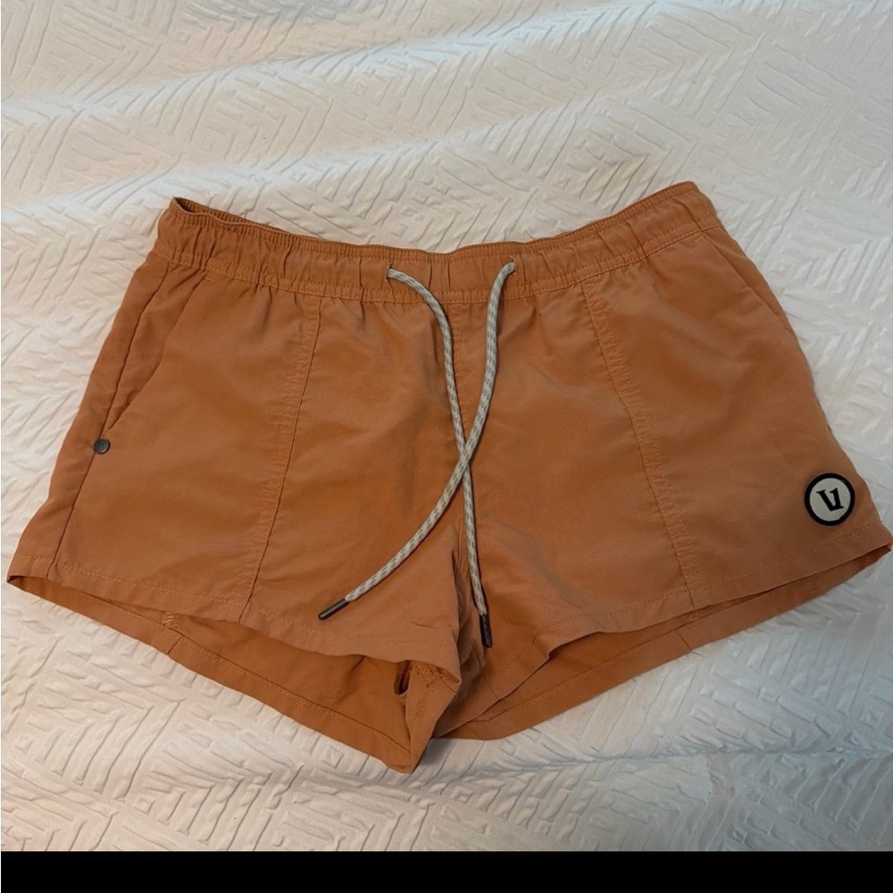 Women’s Vuori low rise orange kore shorts size xs!